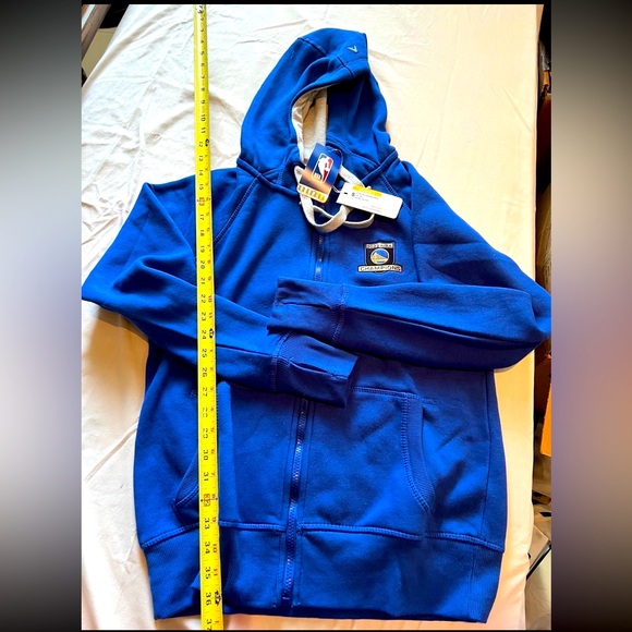 🏀 GSW Champs NBA Finals 2022 NWT fleece hoody GWP t-shirt blue gold lot - Picture 1 of 3